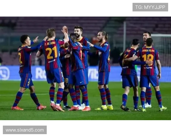 西甲劲旅巴萨重拾冠军争夺战，梅西回归引发球迷期待