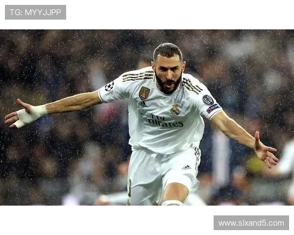 本泽马的牵制、策应与空间创造价值解析