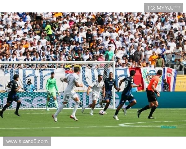 皇马赢球效率延续与问题显现并存,球队阶段表现面临竞争考验 皇马赢球效率延续与问题显现并存,球队阶段表现面临竞争考验