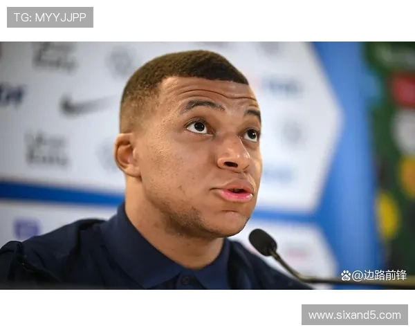 姆巴佩这娃儿，训练场上像机器人，生活里却比我们钱包还瘦哎！